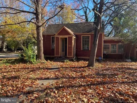 9037 49th Pl NE, College Park, MD 20740