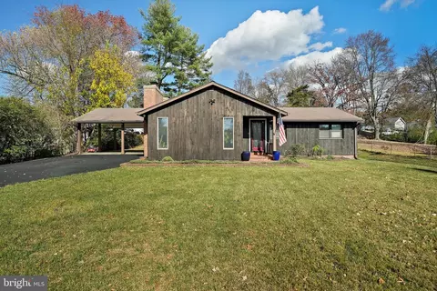 6818 2nd St, Riverdale, MD 20737