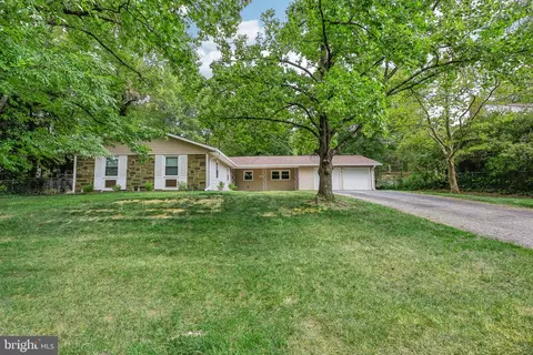 12503 Silverbirch Ln, Laurel, MD 20708