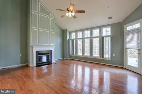 Living - 7408 Forests Edge Ct, Laurel, MD 20707 photo 4 of 7