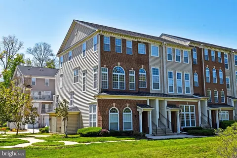 1051 Treeland Way #913, Marlboro, MD 20774