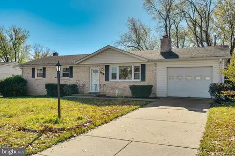 8011 Daniel Dr, District Heights, MD 20747 photo 2