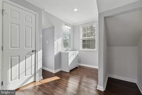 Entry Way - 6505 Springbrook Ln, Clinton, MD 20735 photo 13 of 17