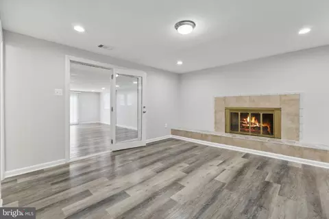 Living - 6505 Springbrook Ln, Clinton, MD 20735 photo 3 of 7