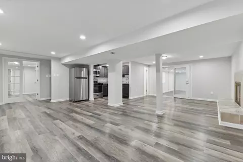 Living - 6505 Springbrook Ln, Clinton, MD 20735 photo 2 of 7