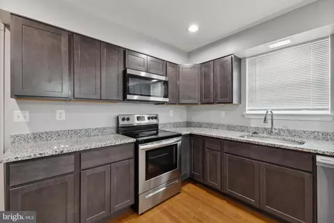 Entry Way - 6505 Springbrook Ln, Clinton, MD 20735 photo 3 of 17