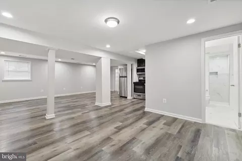 Living - 6505 Springbrook Ln, Clinton, MD 20735 photo 4 of 7