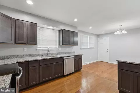 Entry Way - 6505 Springbrook Ln, Clinton, MD 20735 photo 4 of 17
