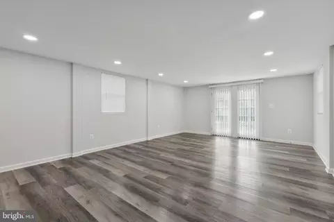 Living - 6505 Springbrook Ln, Clinton, MD 20735 photo 6 of 7