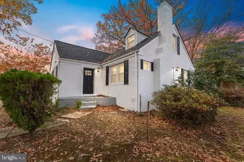 2512 Fairlawn St, Temple Hills, MD 20748