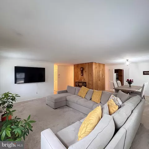 Living - 1007 Packton Ln, Bowie, MD 20716 photo 2 of 4