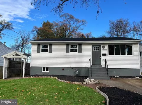6108 Seminole St, Berwyn Heights, MD 20740