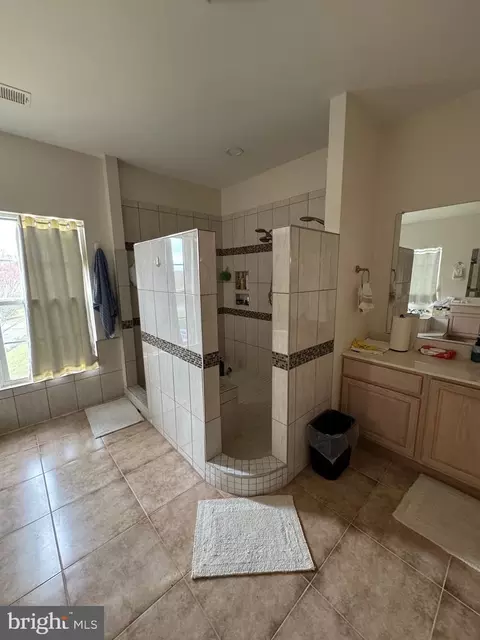 Bath - 4311 Broken Arrow Ct, Clinton, MD 20735 photo 5 of 8