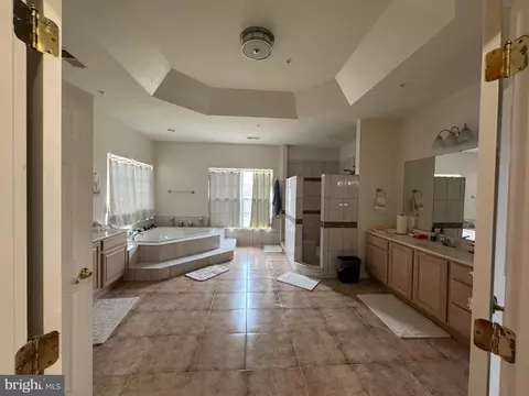 Bath - 4311 Broken Arrow Ct, Clinton, MD 20735 photo 4 of 8