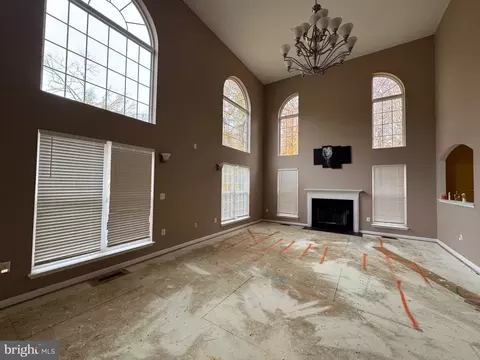 Living - 4311 Broken Arrow Ct, Clinton, MD 20735 photo 12 of 20