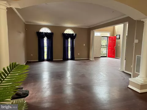 Living - 4311 Broken Arrow Ct, Clinton, MD 20735 photo 9 of 20