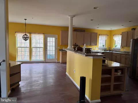 Entry Way - 4311 Broken Arrow Ct, Clinton, MD 20735 photo 17 of 21