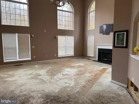 Living - 4311 Broken Arrow Ct, Clinton, MD 20735 photo 8 of 20