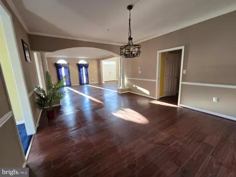Living - 4311 Broken Arrow Ct, Clinton, MD 20735 photo 2 of 20