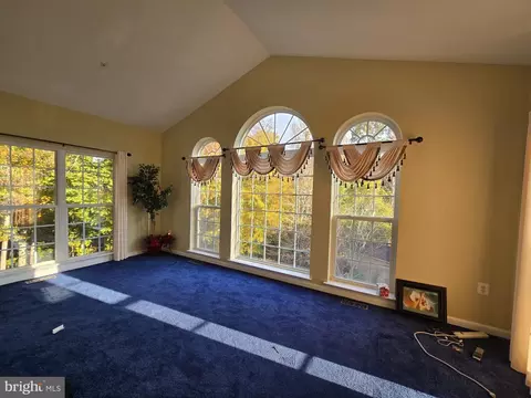 Living - 4311 Broken Arrow Ct, Clinton, MD 20735 photo 6 of 20