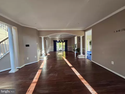 Living - 4311 Broken Arrow Ct, Clinton, MD 20735 photo 4 of 20
