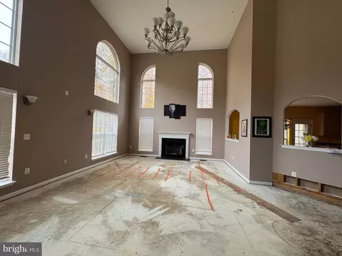 Living - 4311 Broken Arrow Ct, Clinton, MD 20735 photo 11 of 20