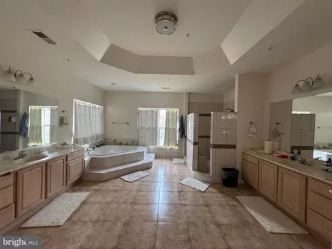 Bath - 4311 Broken Arrow Ct, Clinton, MD 20735 photo 6 of 8
