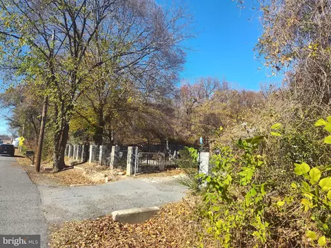 6532 Bock Rd, Oxon Hill, MD 20745