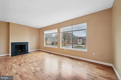 Living - 15627 Millbrook Ln #8, Laurel, MD 20707 photo 3 of 6