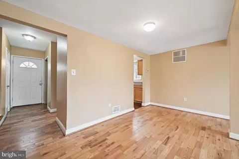 Entry Way - 15627 Millbrook Ln #8, Laurel, MD 20707 photo 2 of 4