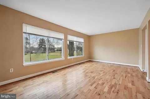 Living - 15627 Millbrook Ln #8, Laurel, MD 20707 photo 4 of 6