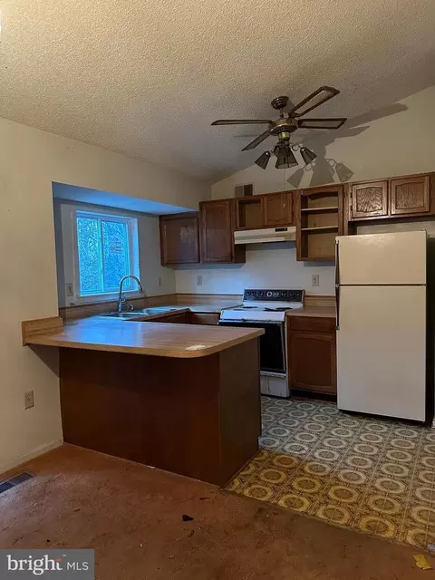 Kitchen - 11806 Cleaver Dr, Bowie, MD 20721 photo 2 of 2