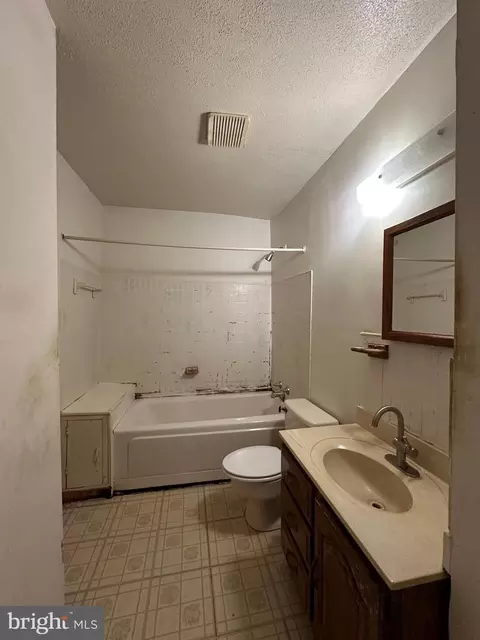 Bath - 11806 Cleaver Dr, Bowie, MD 20721 photo 2 of 3