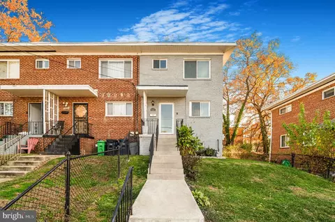 627 Hampton Dr, Oxon Hill, MD 20745