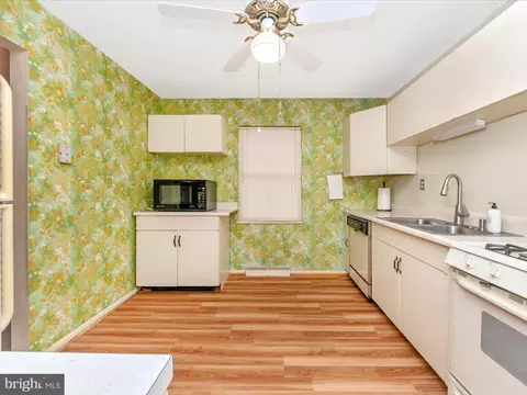 Kitchen - 9511 Small Dr, Clinton, MD 20735 photo 3 of 4