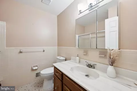 Bath - 11209 Chantilly Ln, Bowie, MD 20721 photo 2 of 2