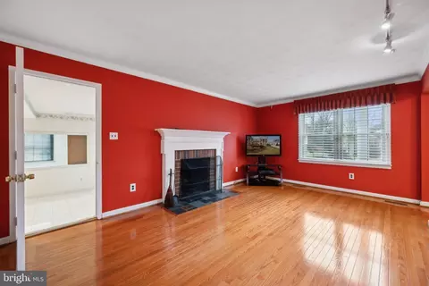 Living - 11209 Chantilly Ln, Bowie, MD 20721 photo 4 of 9