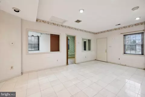 Living - 11209 Chantilly Ln, Bowie, MD 20721 photo 6 of 9