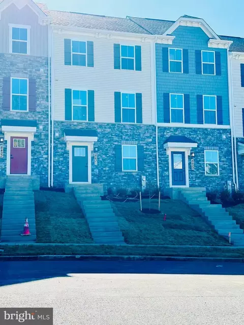 8431 Hamlin St, Lanham, MD 20706