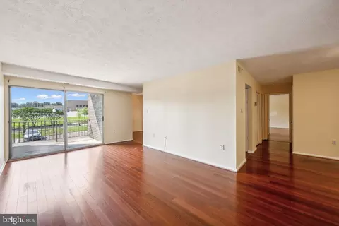 7726 Hanover Pkwy #201, Greenbelt, MD 20770