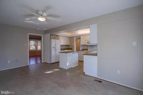 9001 Golden Pass, Laurel, MD 20708 photo 7