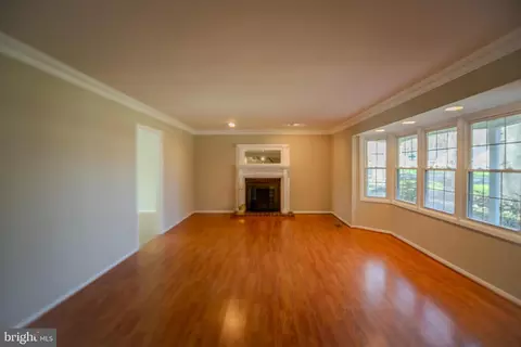 9001 Golden Pass, Laurel, MD 20708 photo 4