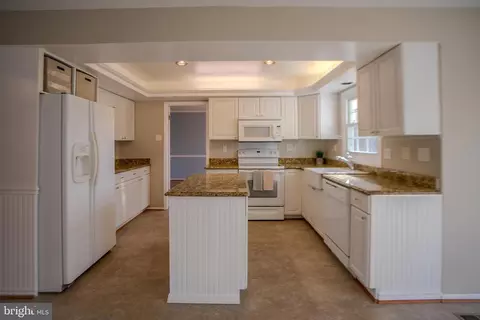 9001 Golden Pass, Laurel, MD 20708 photo 8