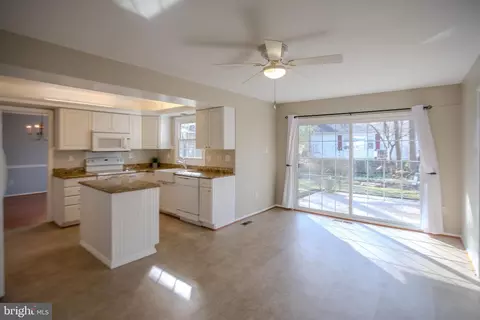 9001 Golden Pass, Laurel, MD 20708 photo 6