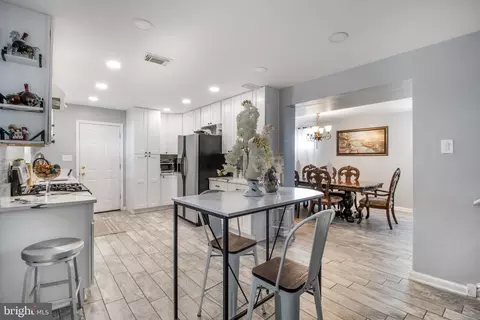 6512 Rolling Ridge Dr, Capitol Heights, MD 20743