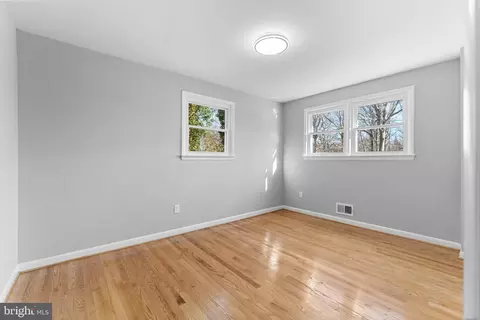 Bedroom - 15309 Maple Dr, Accokeek, MD 20607 photo 5 of 6