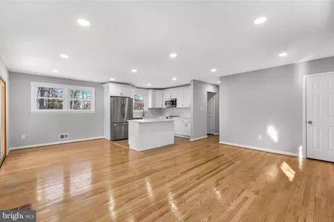 Living - 15309 Maple Dr, Accokeek, MD 20607 photo 3 of 3