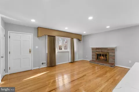 Living - 15309 Maple Dr, Accokeek, MD 20607 photo 2 of 3