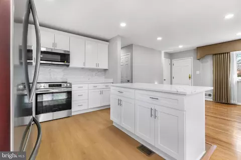 Kitchen - 15309 Maple Dr, Accokeek, MD 20607 photo 4 of 4