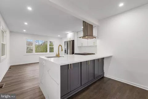 6720 Fairwood Rd, Hyattsville, MD 20784